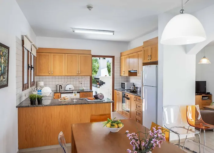 Coral Olympus Hera Peyia